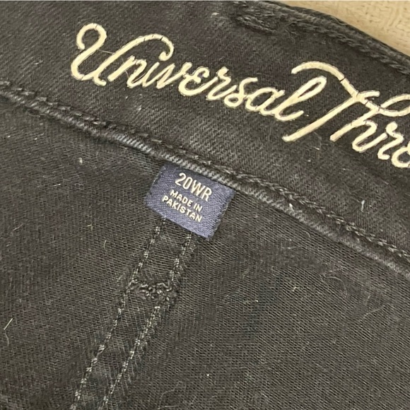 Universal Threads black Bermuda shorts size 20W - Picture 9 of 11